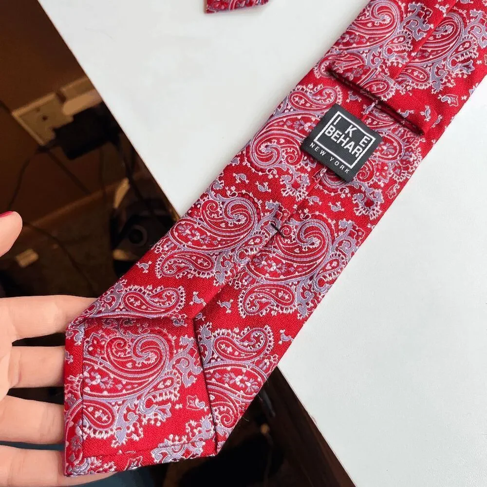 Ike Behar New York Red Paisley Silk Tie 59 x 3.5 Classic Menswear
